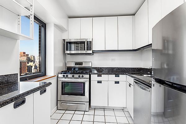1st image of 45 W 67th St APT 15D