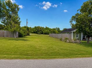 514 N 11th St, La Porte, TX 77571