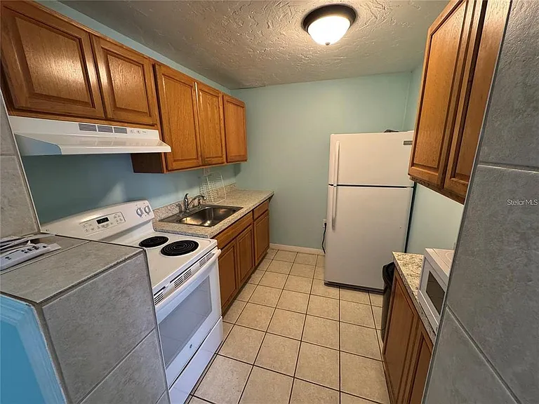 104 Base Ave W #D — Photo 3