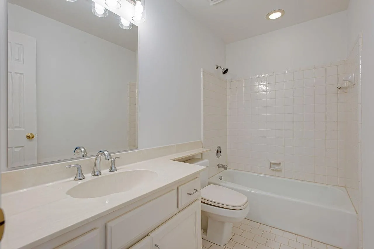 243 Boxmere Pl — Photo 4