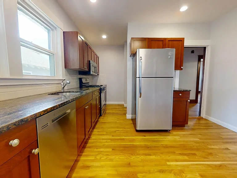 39 Commonwealth Rd — Photo 9