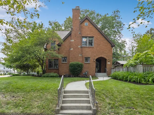 47 S Julian St, Naperville, IL 60540