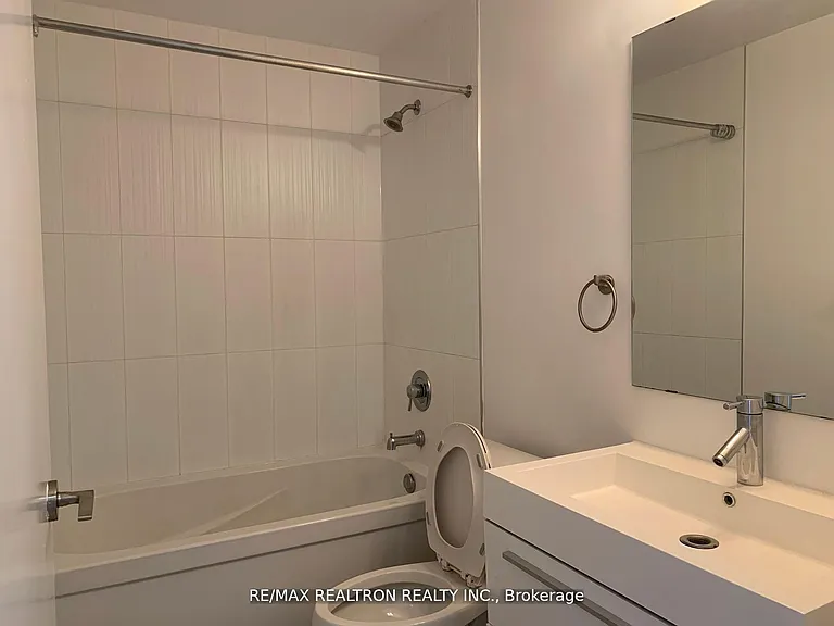 297 College St #917 — Photo 26