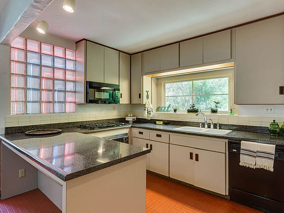 5th image of 101 Lindell Pl