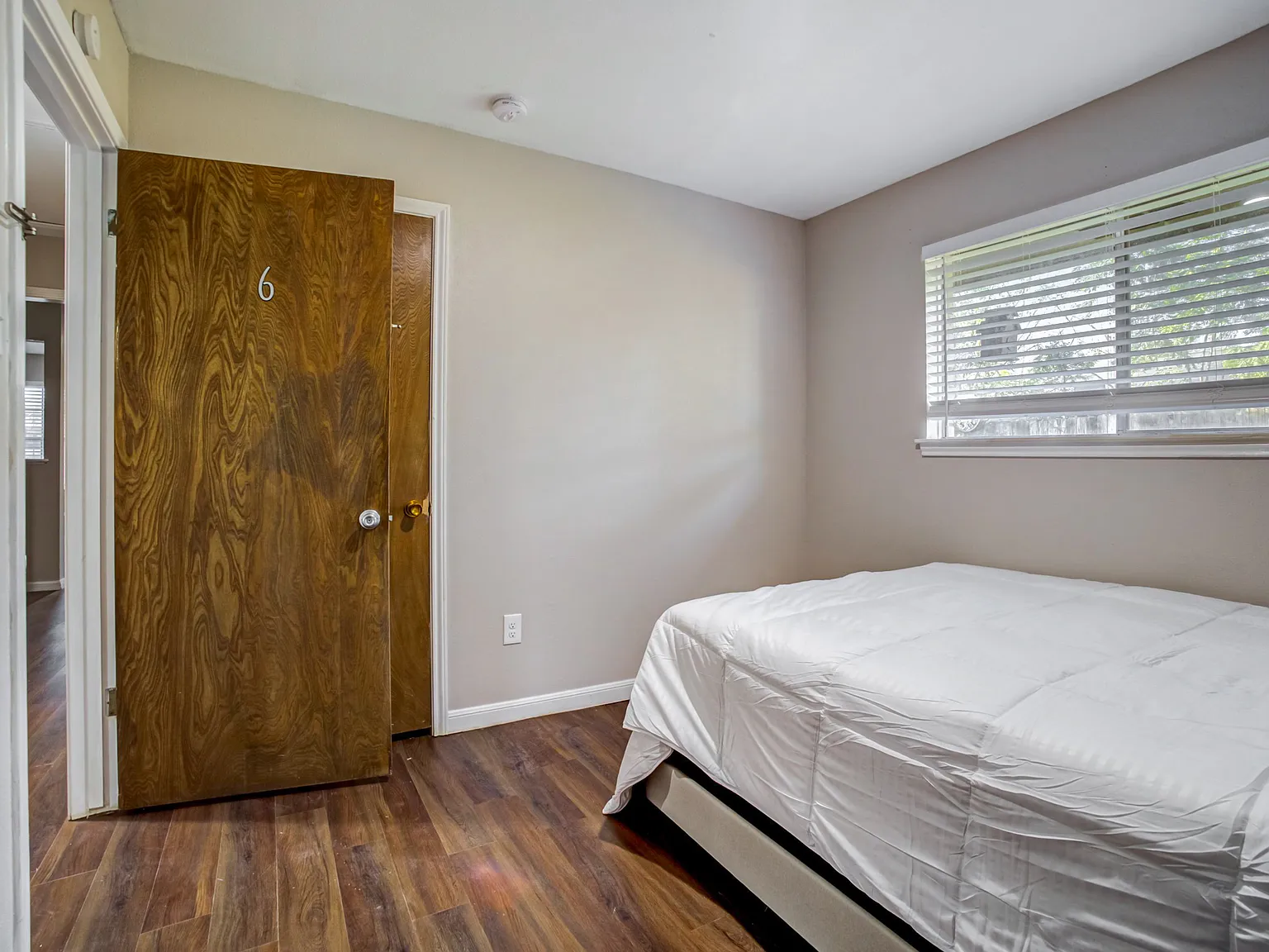 4 bed, 2.0 bath, 1426 sqft, $741 — Photo 2