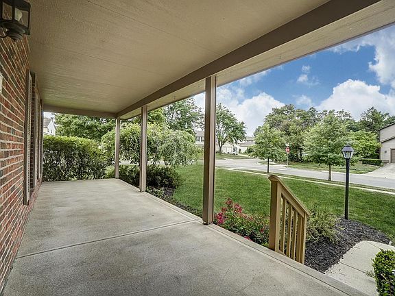 4th image of 940 Carron Cir