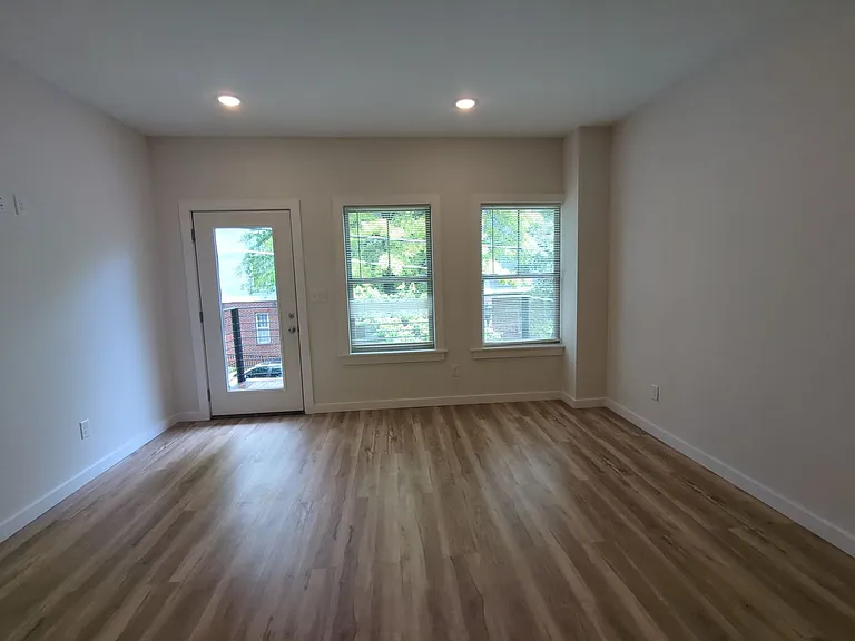 811 Douglas St #209 — Photo 4