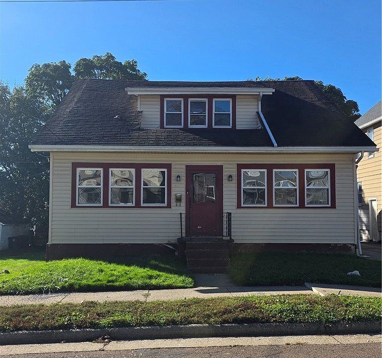 1st image of 906 Silvercrest Ave