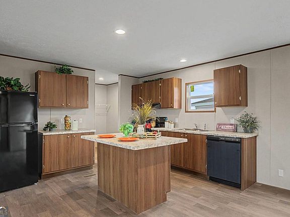 2nd image of 18 Leslie Ln