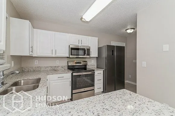 Building Photo - 1300 Ujamaa Dr