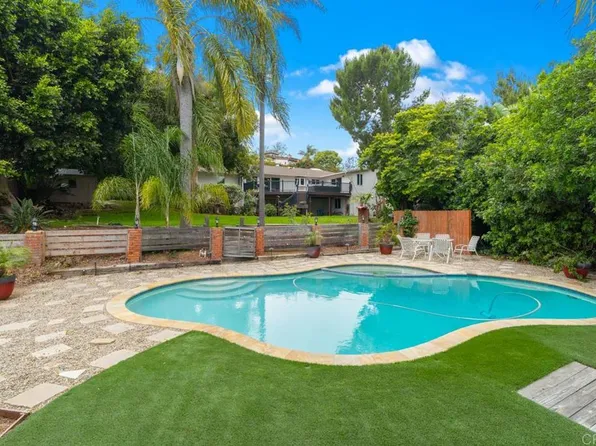 3955 Holly Brae Ln, Carlsbad, CA 92008