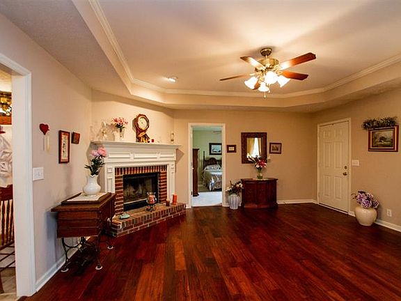 4th image of 1045 Snead Dr