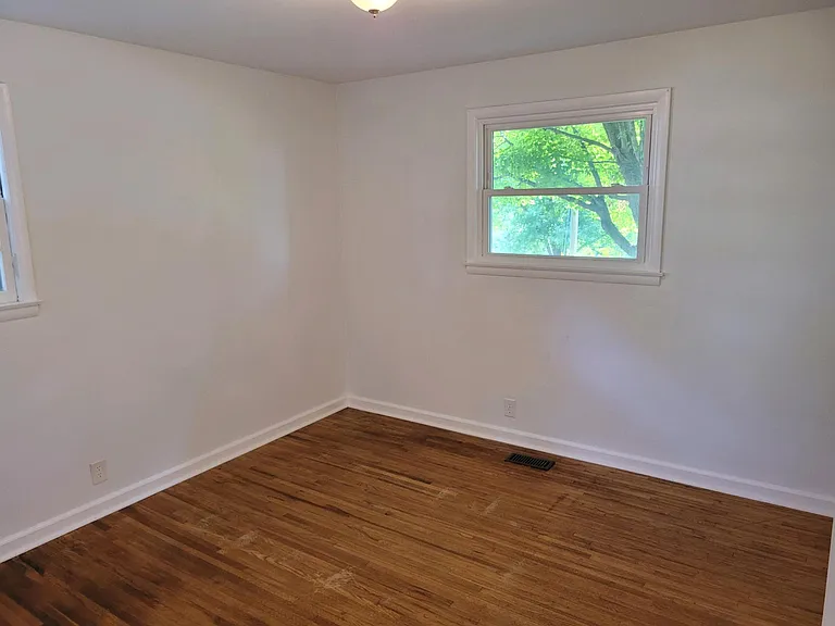 910 Mitchell Rd — Photo 22