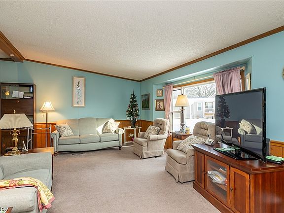 3rd image of 65 Parkway Dr