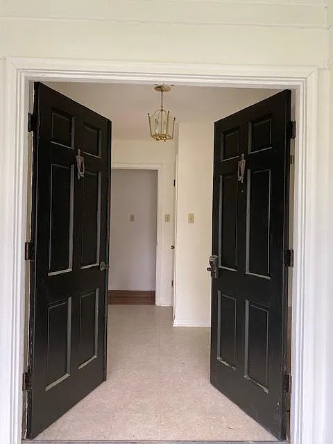 721 Windsor Rd — Photo 2