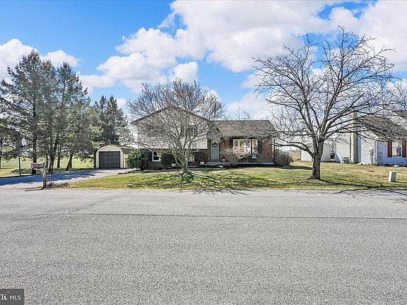 4th image of 28 Maple Ln