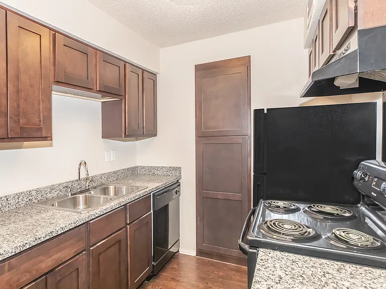 Stoneridge Apartments — Photo 8