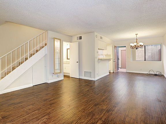 5th image of 227 S Sentous Ave #4