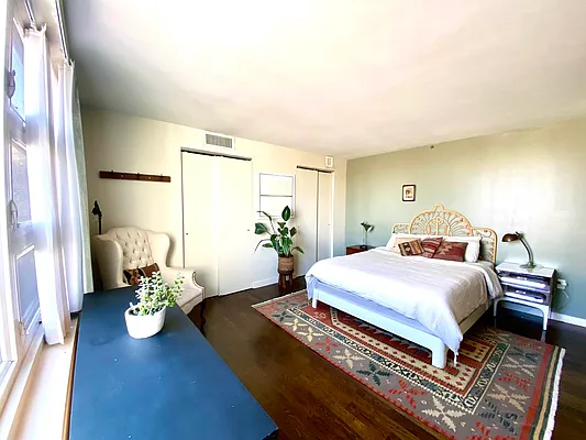 Rented by Compass | media 22