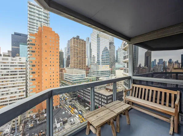 200 East 61st Street image 3 of 17