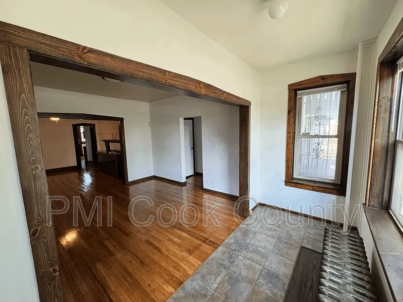 2 bed, 1.0 bath, 900 sqft, $1,900 — Photo 4