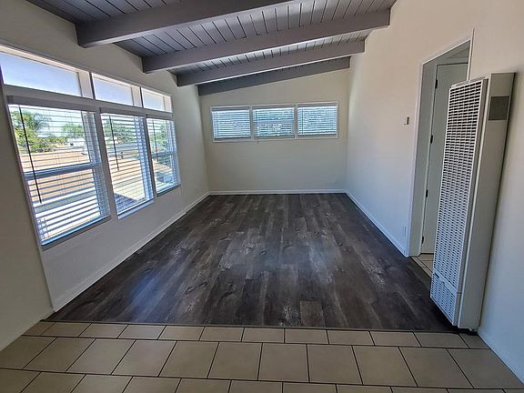 2nd image of 939 E Hyde Park Blvd #4
