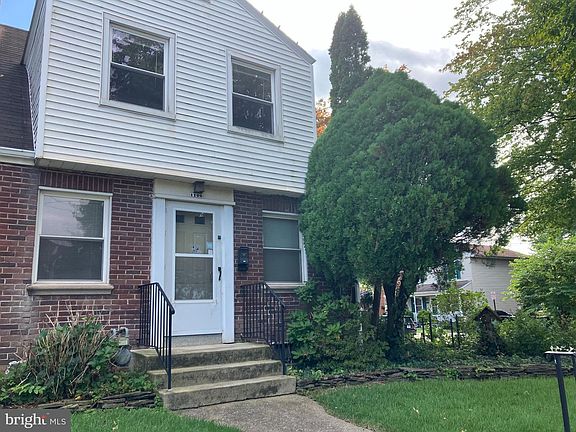 2nd image of 1100 E Jackson St