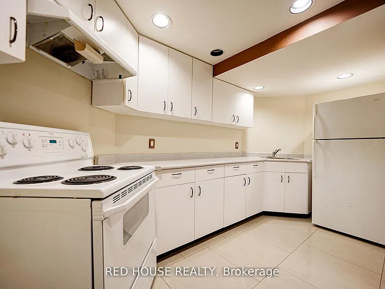 4450 Mayflower Dr #BASEMENT — Photo 10