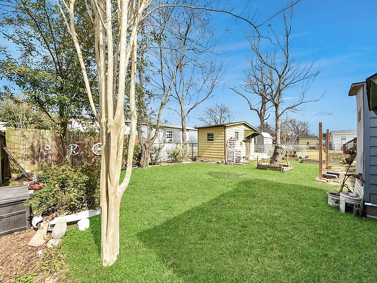 215 E Saint Charles Dr — Photo 27
