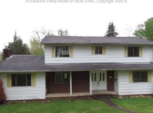 935 Elmhurst Dr, Saint Albans, WV 25177