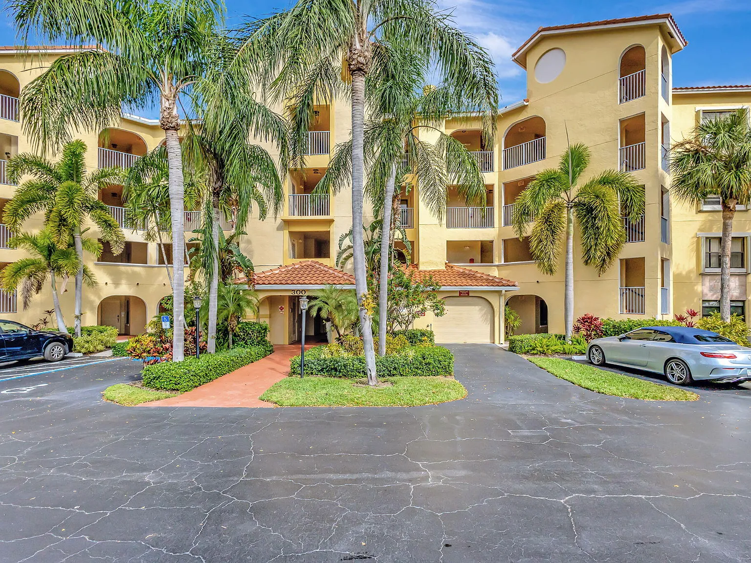 3 bed, 2.0 bath, 1446 sqft, $3,000 — Photo 3
