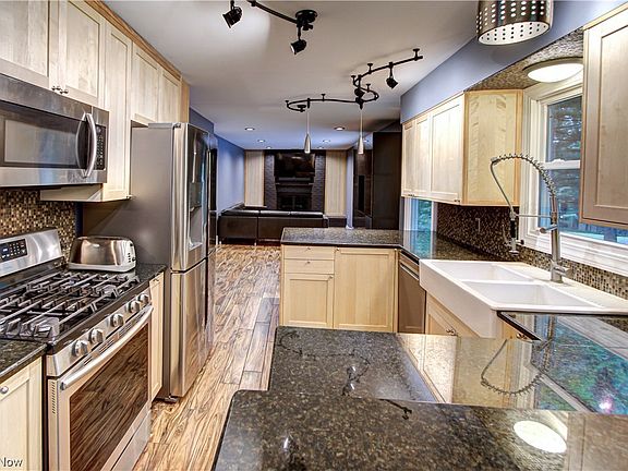 3rd image of 4125 Meadow Gtwy