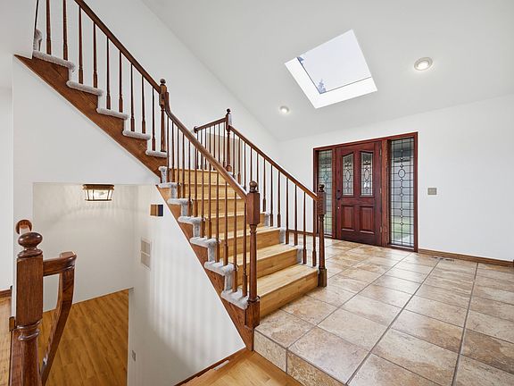 5th image of 32 Northridge Way