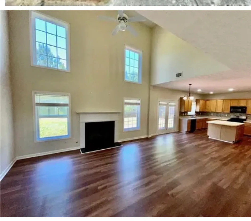 Building Photo - 2274 Longmont Dr #4