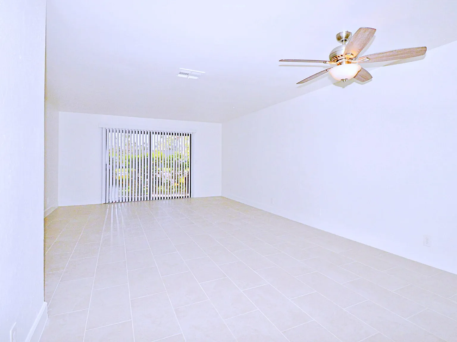 2 bed, 2.0 bath, 916 sqft, $1,895 — Photo 3