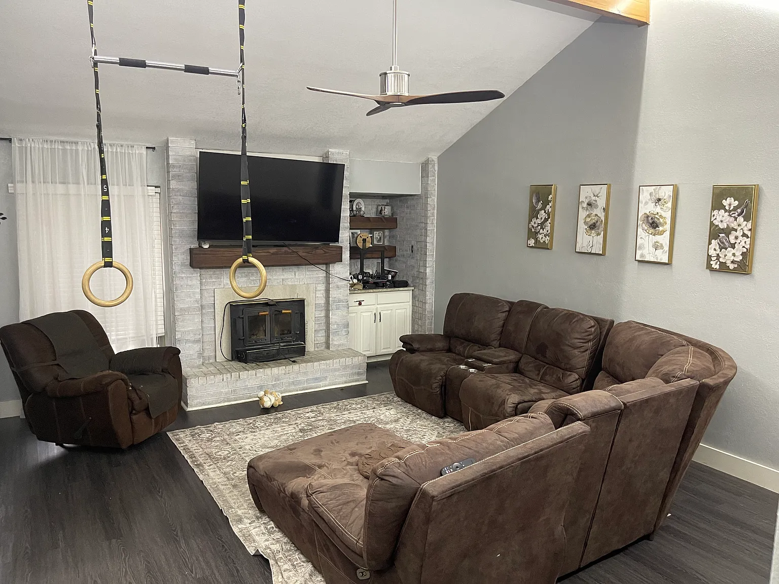 4 bed, 1950 sqft, $2,500 — Photo 2