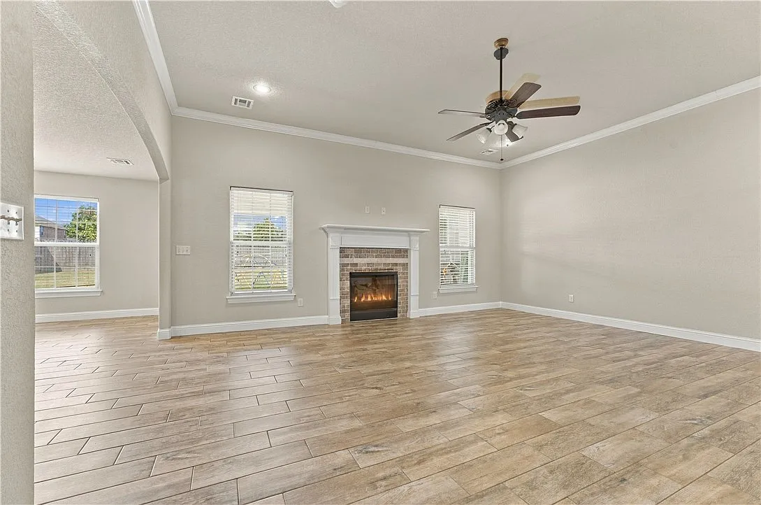 3 bed, 2.0 bath, 1846 sqft, $2,150 — Photo 3