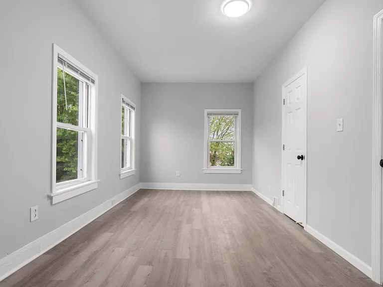 20 Waverly St #1 — Photo 4