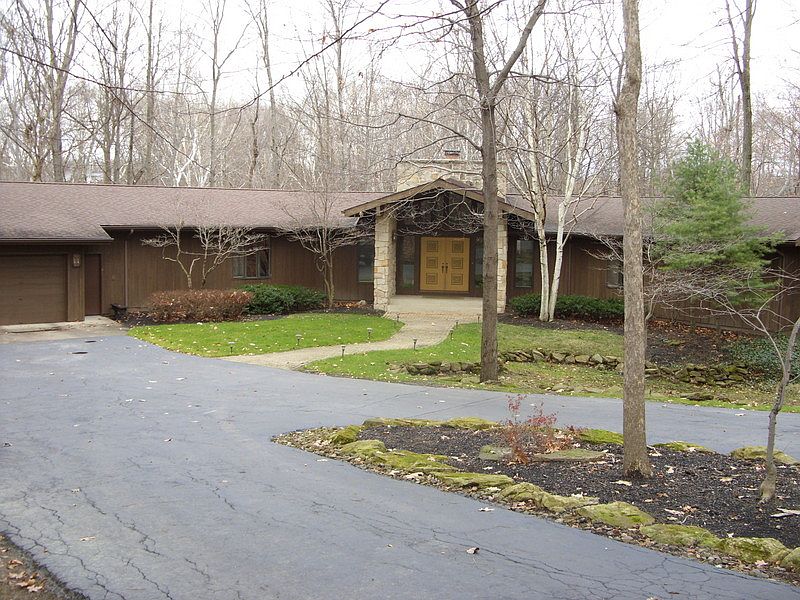 1st image of 2300 Hidden Lakes Dr NE