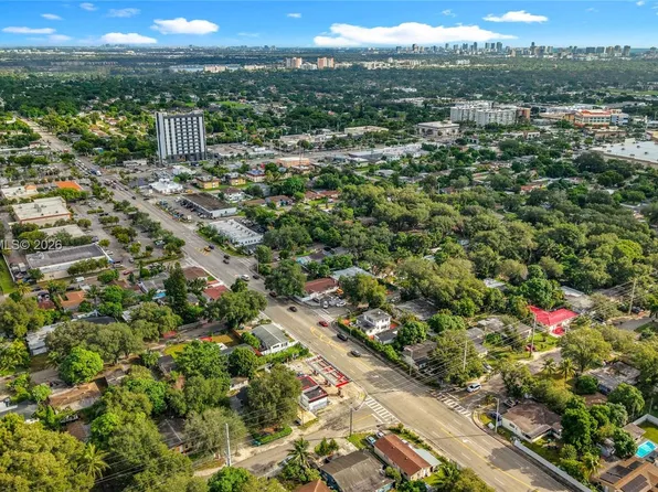 605 NE 164th St, Miami, FL 33162