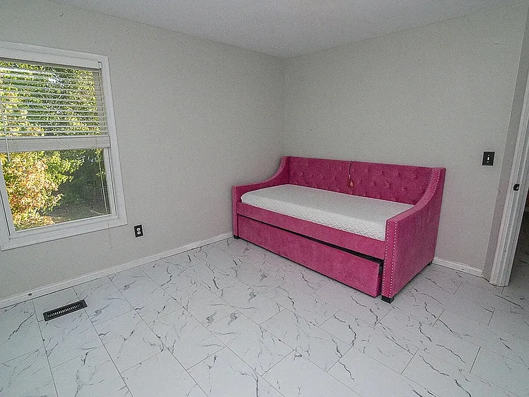 7676 Big Cedar Ct — Photo 33