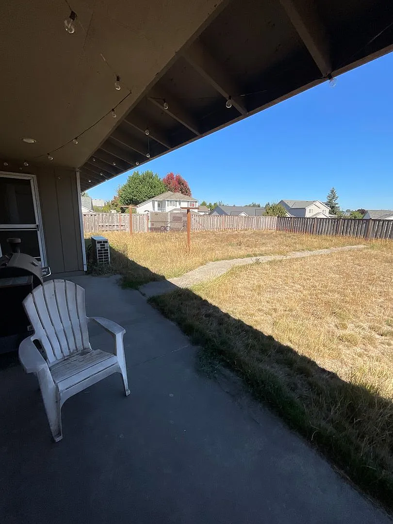 Charming Yelm Rambler with Solar, Central Air & Fenced Backyard — Photo 4