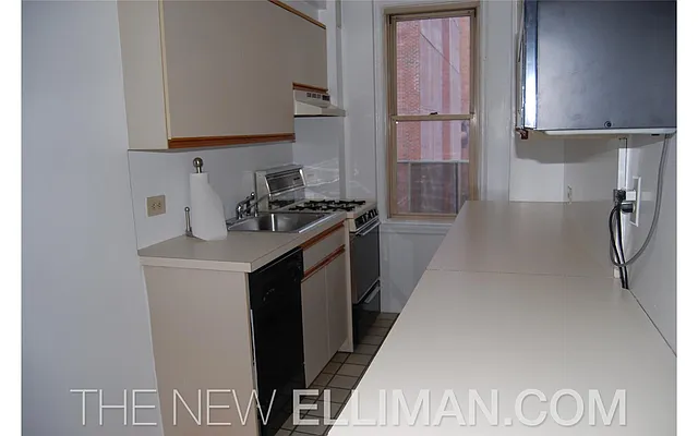 Rented by Douglas Elliman | media 22