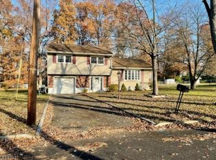 6 Sweetwood Ct, Parsippany, NJ 07054