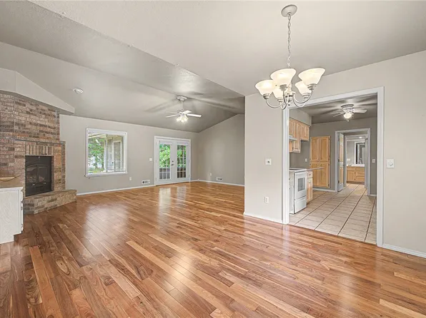 7 Shanklin Dr, Bella Vista, AR 72715