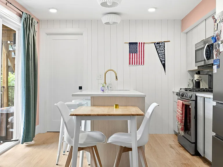 92 Chelsea St #2 — Photo 12