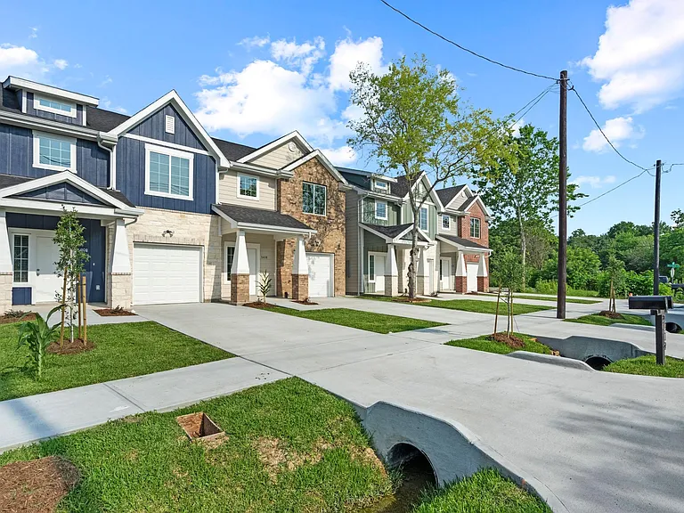 5423 Bacher St #B — Photo 32
