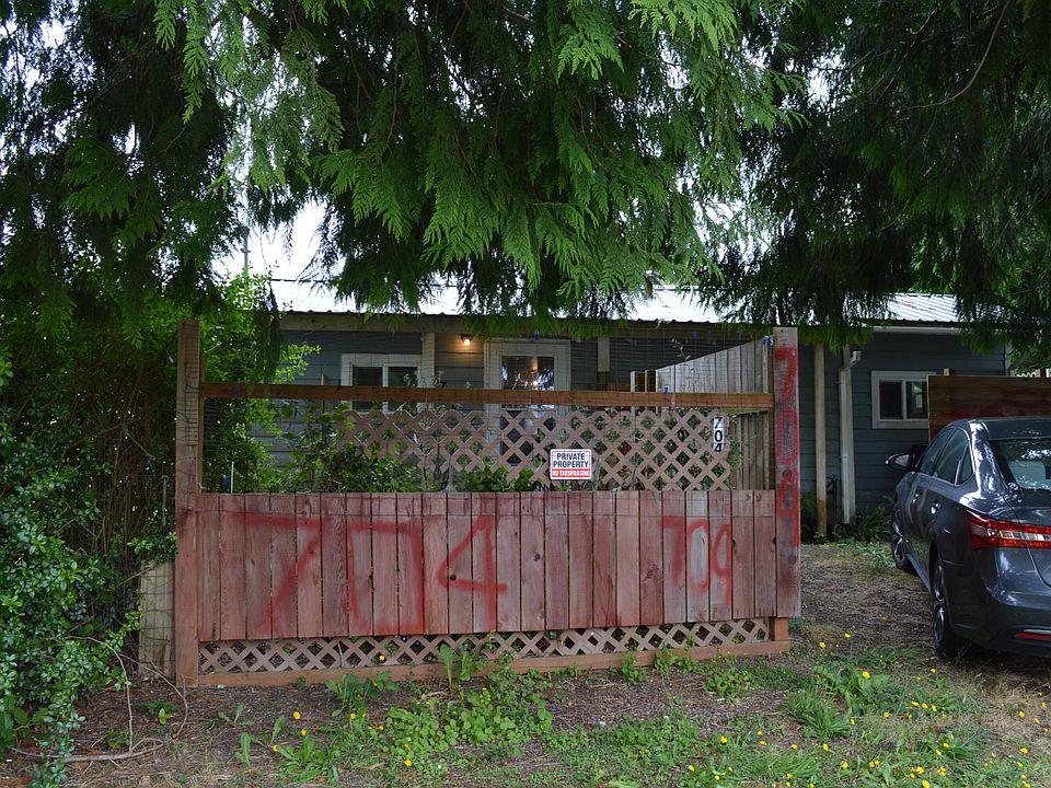 1st image of 704 SE Quay Ave
