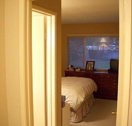 5th image of 906 Ayers Ave