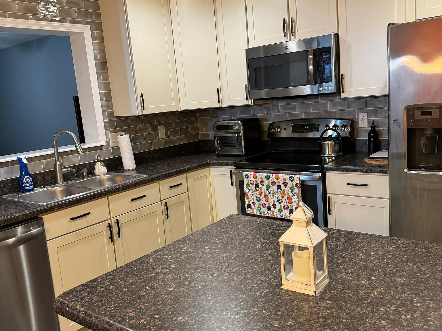 3 bed, 1742 sqft, $1,979 — Photo 2